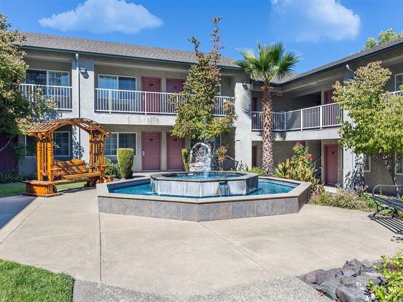 Creekside & Hotel