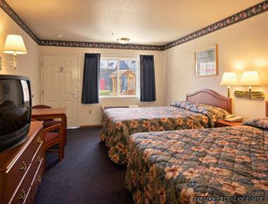 Creekside & Hotel Willits