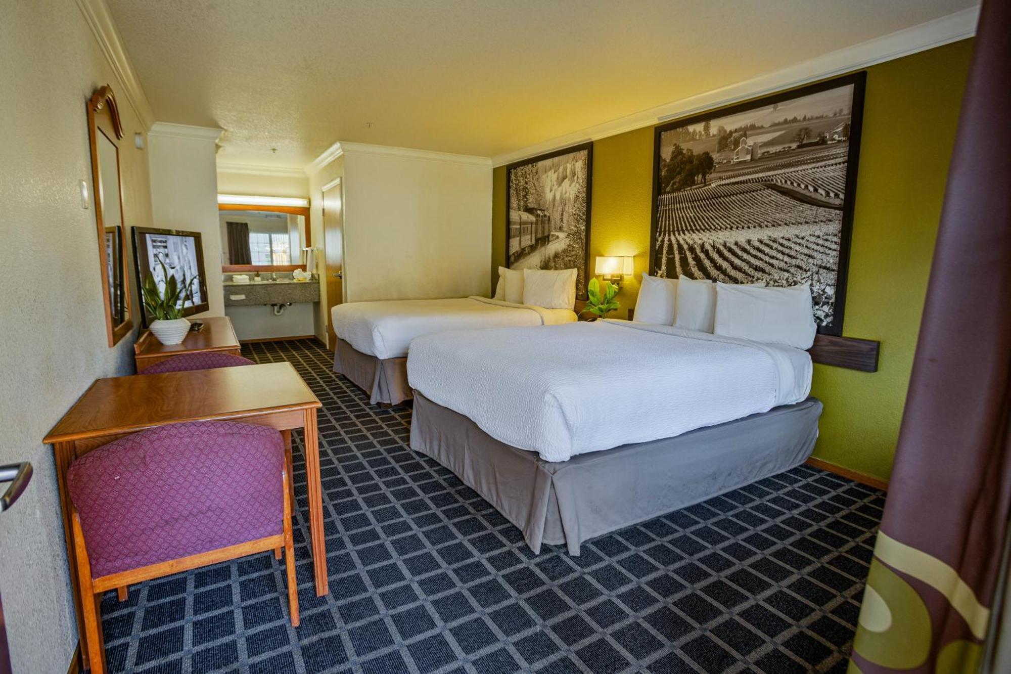 Creekside & Hotel Willits