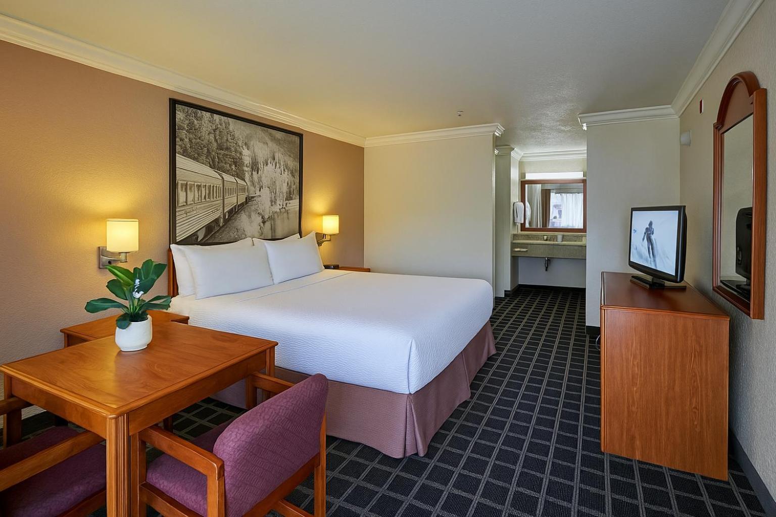 Creekside & Hotel Willits