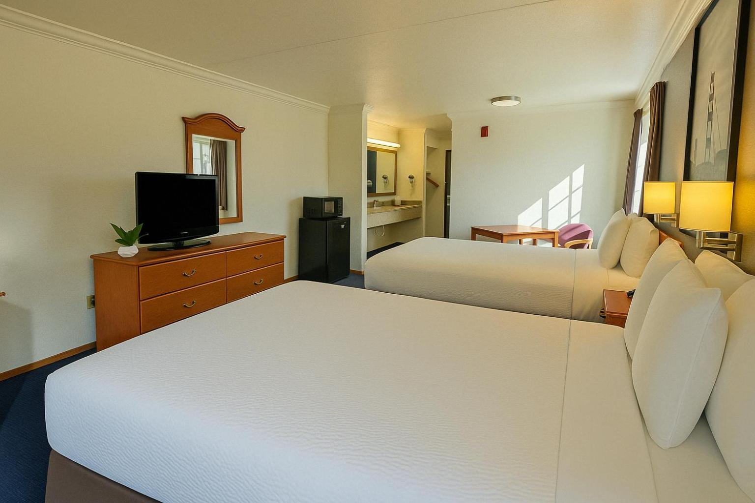 Creekside & Hotel Willits