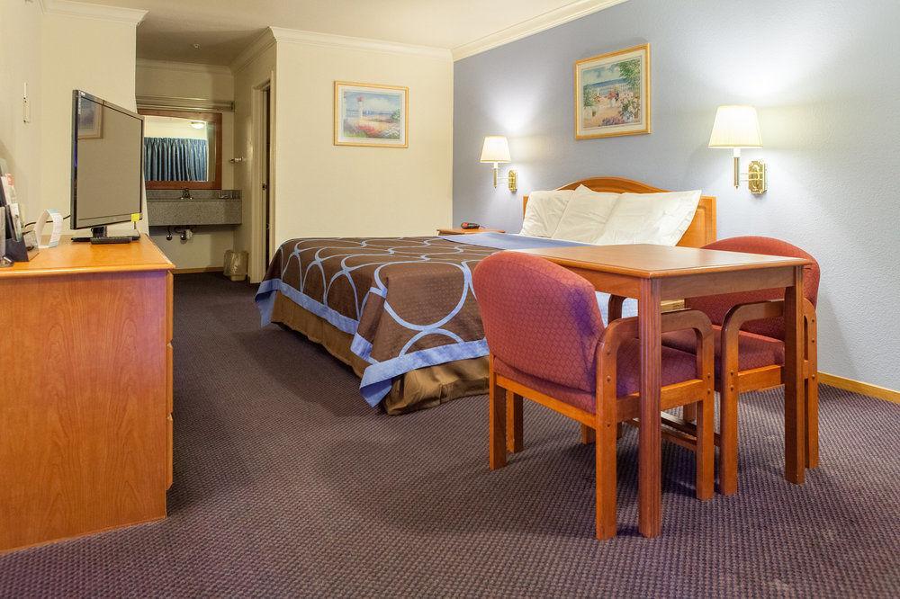 Creekside & Hotel 4*
