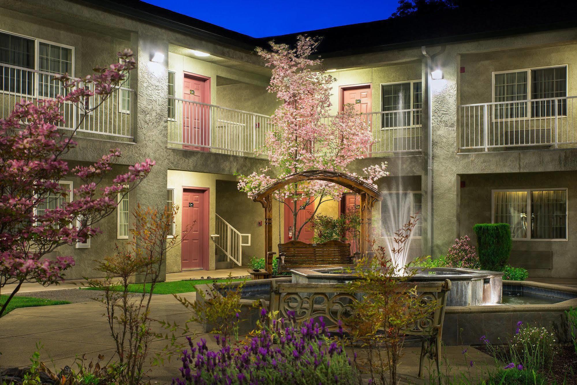 Creekside & 4*